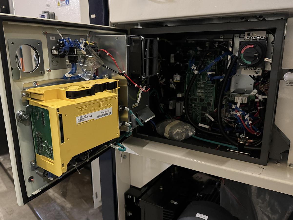 Used FANUC M-20iD/25 ROBOT WITH R-30iB PLUS CONTROLLER, PENDANT, CABLES.  NEVER IN PRODUCTION!