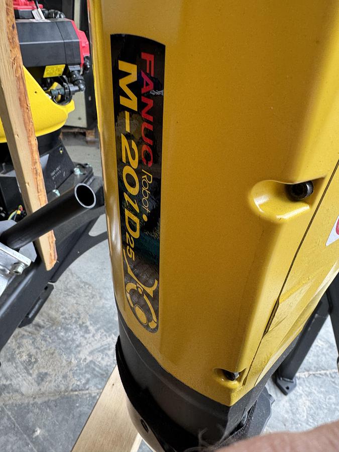 Used FANUC M-20iD/25 ROBOT WITH R-30iB PLUS CONTROLLER, PENDANT, CABLES.  NEVER IN PRODUCTION!