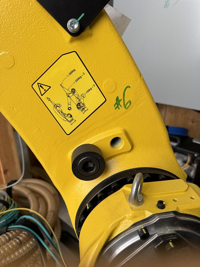 Used FANUC M-20iD/25 ROBOT WITH R-30iB PLUS CONTROLLER, PENDANT, CABLES.  NEVER IN PRODUCTION!