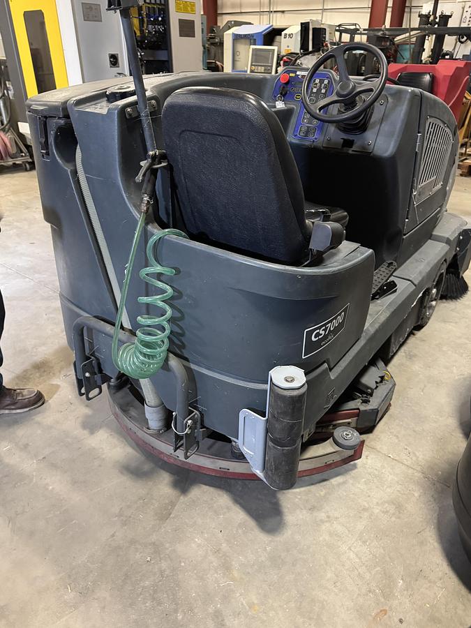 Used NAUTILUS HYBRID POWER BOSS CS7000 48D FLOOR SCRUBBER 2023