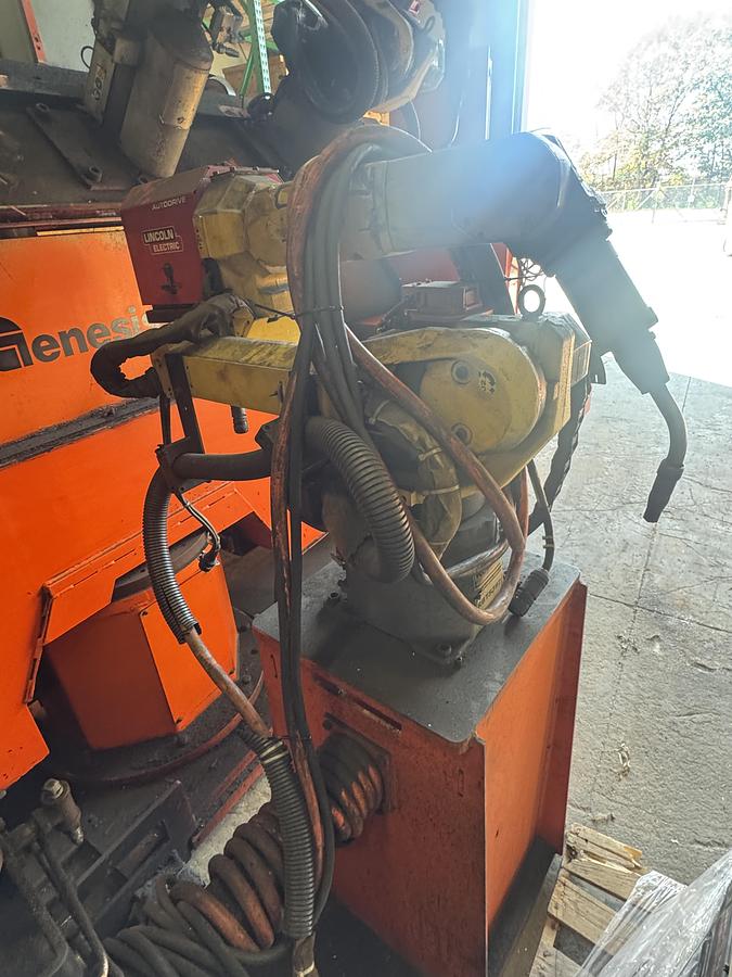 Used FANUC ARC MATE 100iC 6 AXIS MIG WELDING ROBOT WITH R-30iB CONTROL
