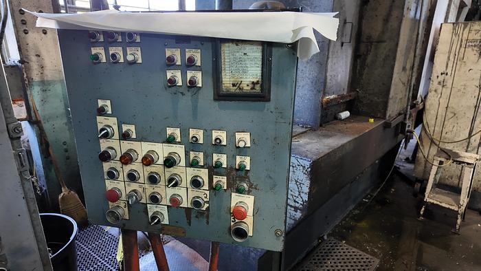 Used WILLIAMS & WHITE 400 TON HYDRAULIC PRESS GIB GUIDED 48" X 48" BED & RAM