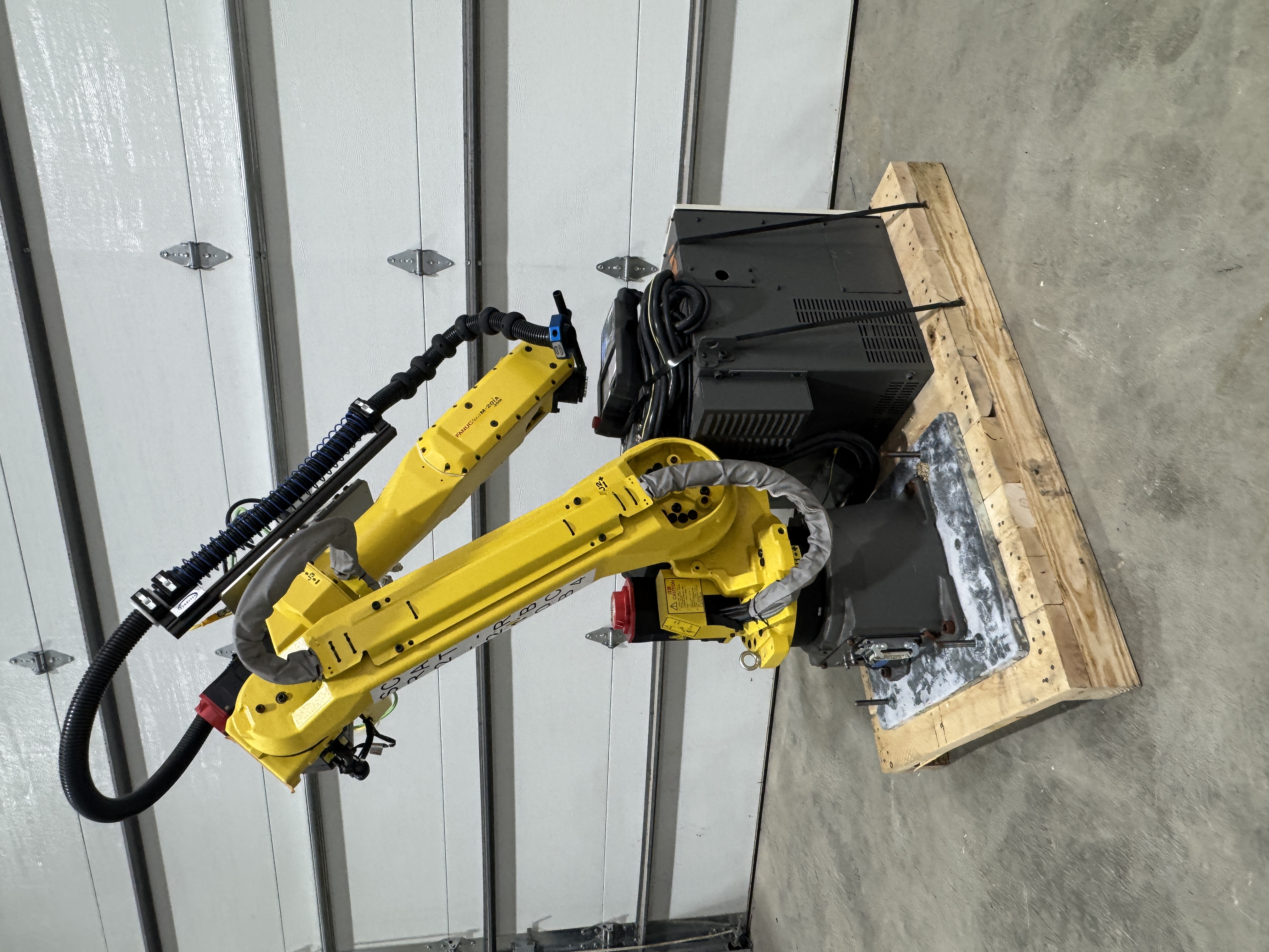 Used Used Fanuc M-20iA 35M 6 Axis Robot With R-30iB Plus Controller