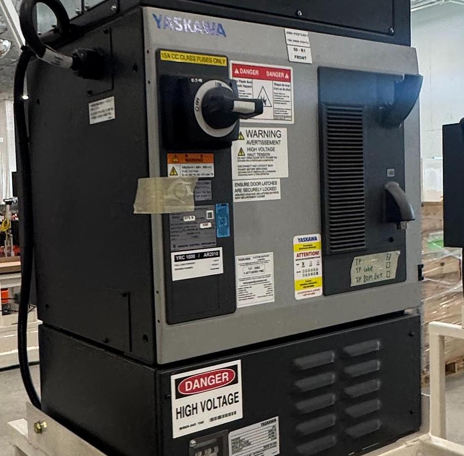 Used YASKAWA AR2010 6 AXIS MIG WELDING ROBOT YRC 1000 NEVER USED