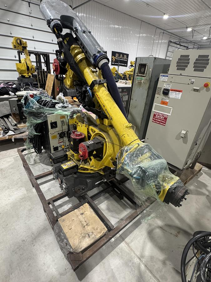 Used FANUC R-2000iB/125L ROBOT STAND MOUNTED ON 61' FANUC GEN VI RTU WITH R-30iB CONTROLLER
