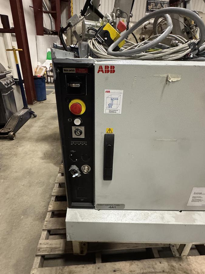Used ABB IRB 4600-40/2.55 ROBOT 6 AXIS WITH IRC5 CONTROLLER NEW 2022 LIKE NEW