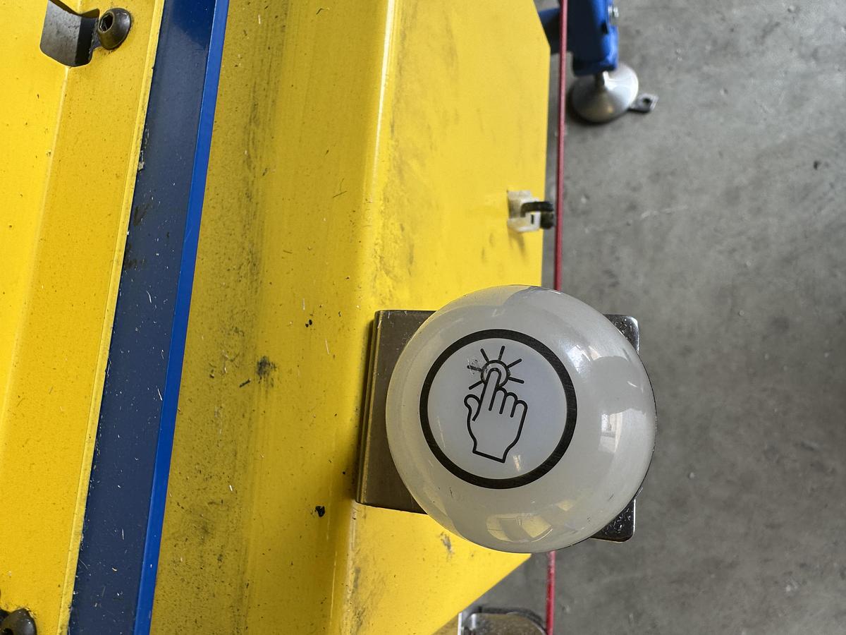 Used ZETA GROUP ENGINEERING 30" X 137" LONG MOTORIZED PLASTIC TOP CONVERYORS