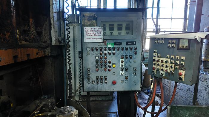 Used WILLIAMS & WHITE 400 TON HYDRAULIC PRESS GIB GUIDED 48" X 48" BED & RAM