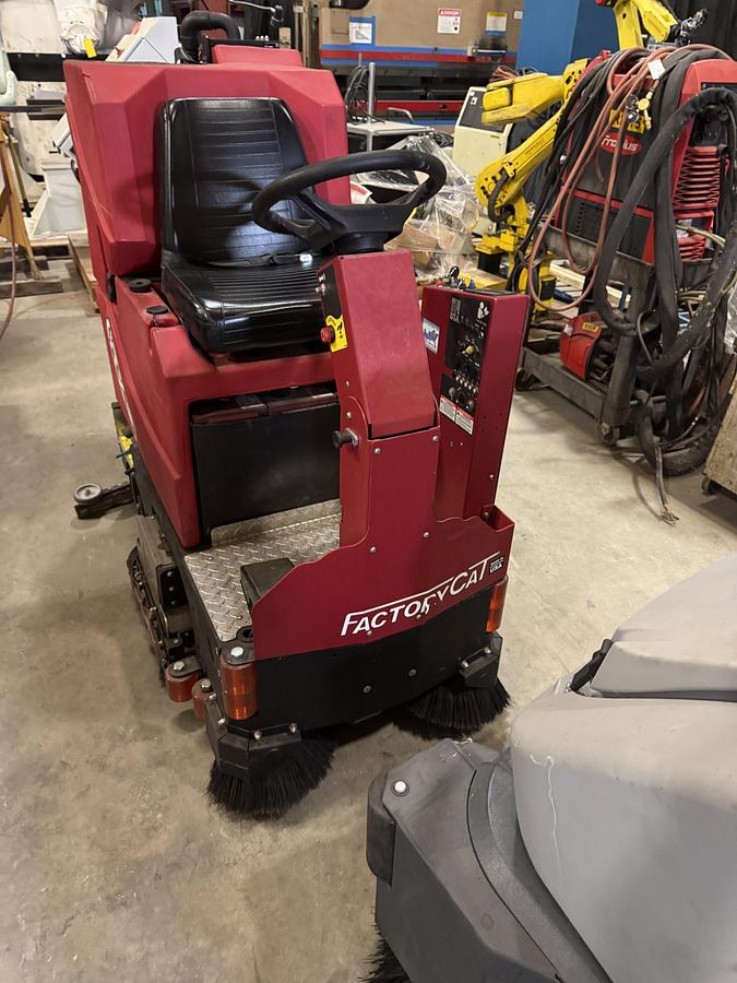 Used FACTORY CAT GTX RIDE ON FLOOR SCRUBBER LIKE NEW