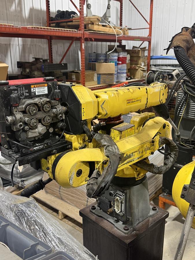 Used FANUC ARC MATE 100iC/12 6 AXIS MIG WELDING ROBOT WITH R-30iB CONTROL