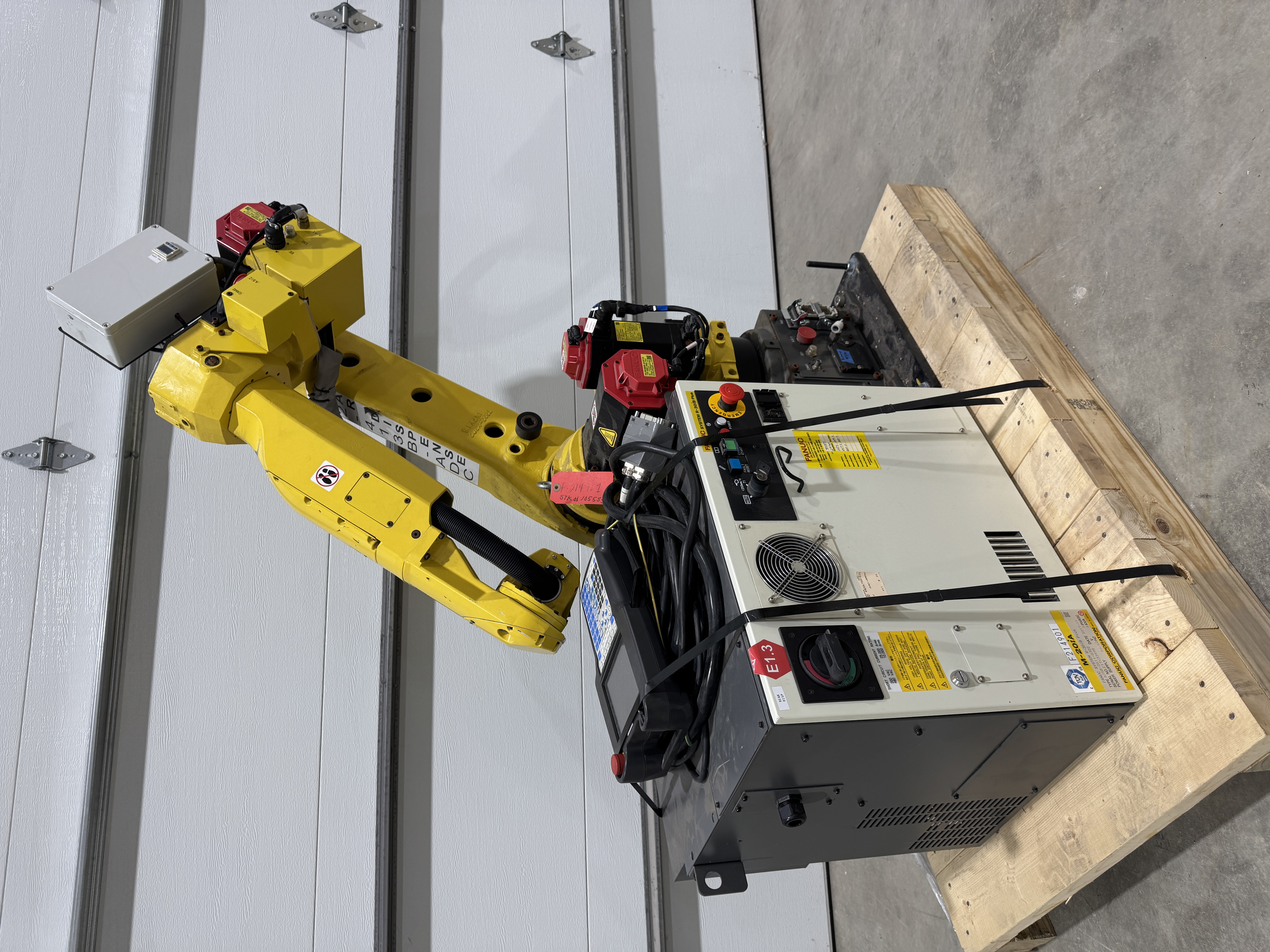Used Fanuc M-20iA 6 Axis Industrial Robot With Fanuc R-30iB Plus Control