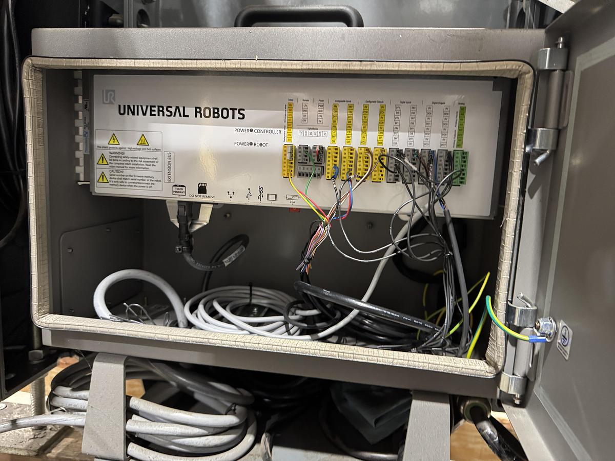 Used UNIVERSAL ROBOTICS MODEL UR10e 6 AXIS COBOT NEW 2019