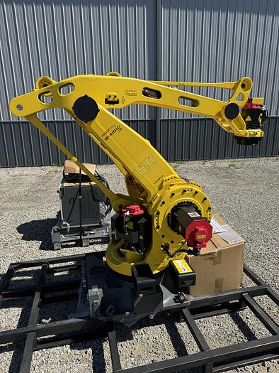 Used FANUC M-410iC/110 4 AXIS PALLETIZING ROBOT WITH R-30iB PLUS CONTROLLER NEVER USED