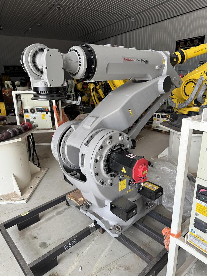 Used Used Fanuc M-900iB/280 6 Axis Industrial Robot With R-30iB Control