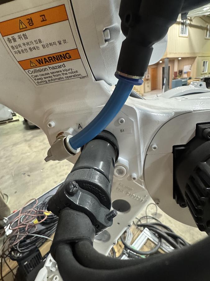 Used YASKAWA MOTOMAN GP25 6 AXIS ROBOT WITH YRC1000 CONTROL