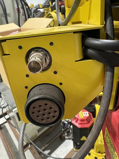Used FANUC M-20iA/35M 6 AXIS ROBOT WITH R-30iB PLUS CONTROL WITH 4 HOURS USE PAYLOAD 35 KG X 1813 MM REACH