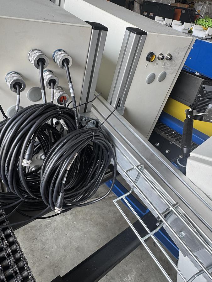 Used ZETA GROUP ENGINEERING 30" X 137" LONG MOTORIZED PLASTIC TOP CONVERYORS