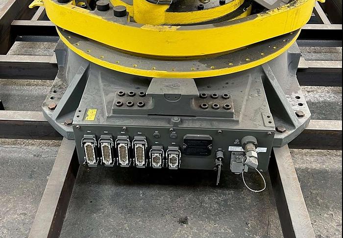 Used FANUC M2000iA/900L 6 AXIS MONSTER ROBOT WITH R30iB CONTROLLER 900 kg x 4683 mm REACH