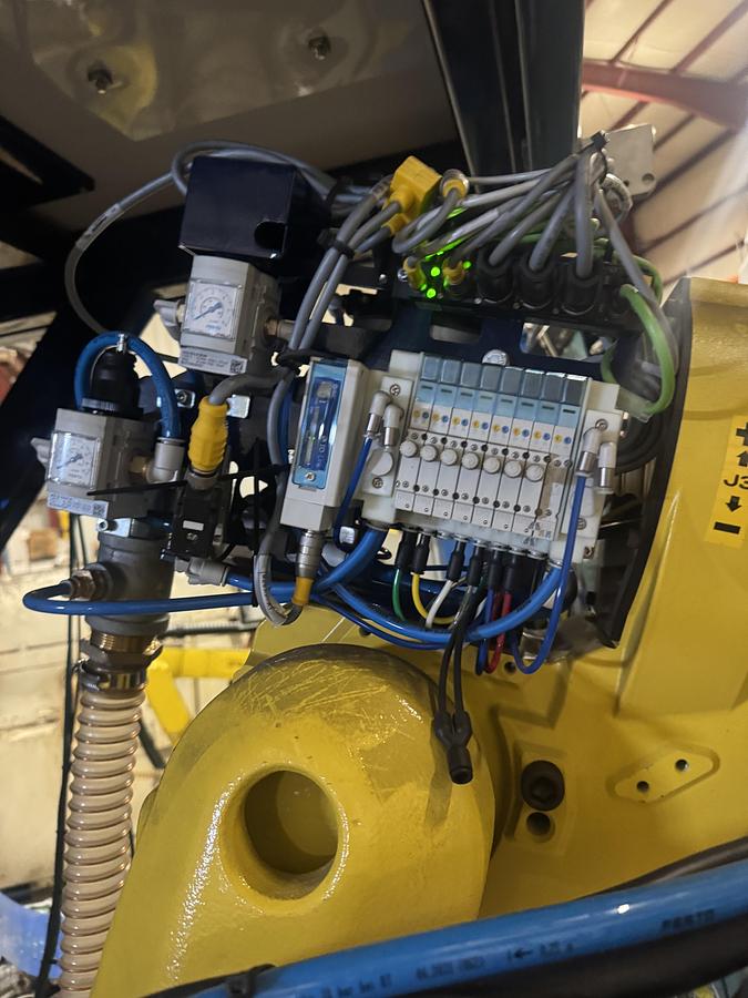 Used FANUC M-20iD/25 ROBOT WITH R-30iB PLUS CONTROLLER, PENDANT, CABLES.  NEVER IN PRODUCTION!