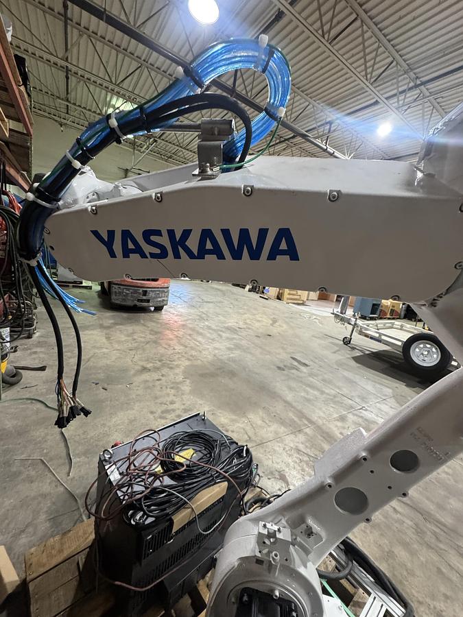 Used YASKAWA MOTOMAN GP25 6 AXIS ROBOT WITH YRC1000 CONTROL