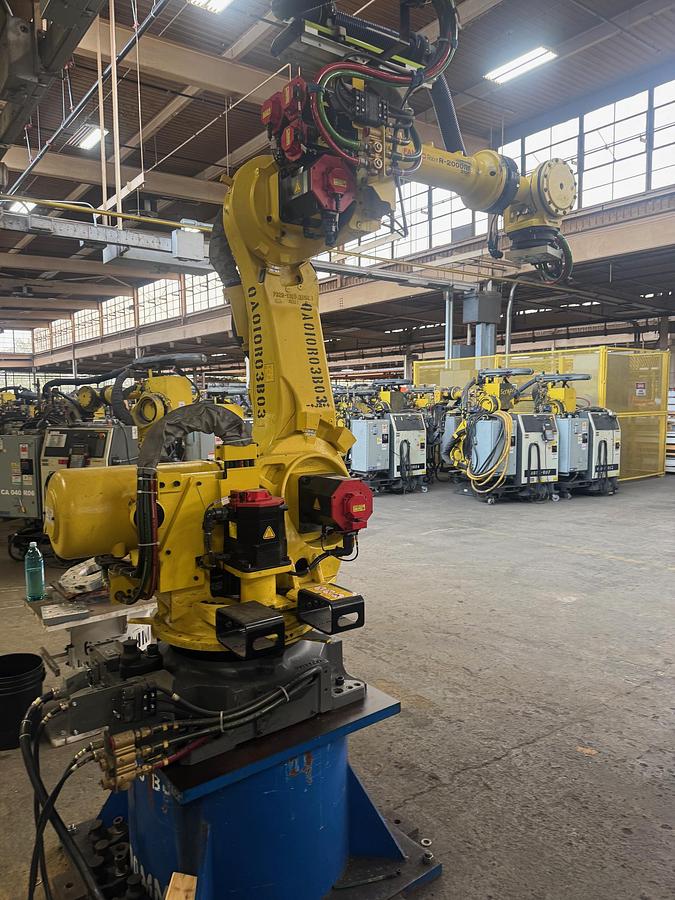 Used 2015 FANUC R-2000iB/210F 6 AXES ROBOT 210 KG X 2,655 MM REACH R-30iB CONTROL