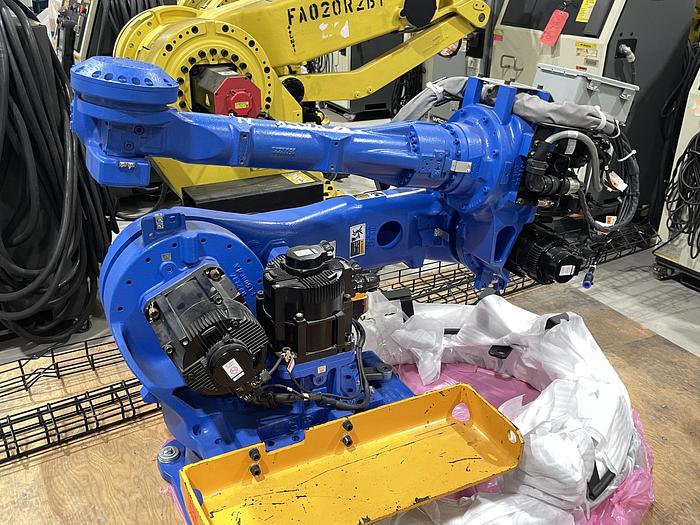 Used YASKAWA MOTOMAN MH80II 6 AXES ROBOT 80KG X 2061MM REACH WITH DX200 CONTROLLER