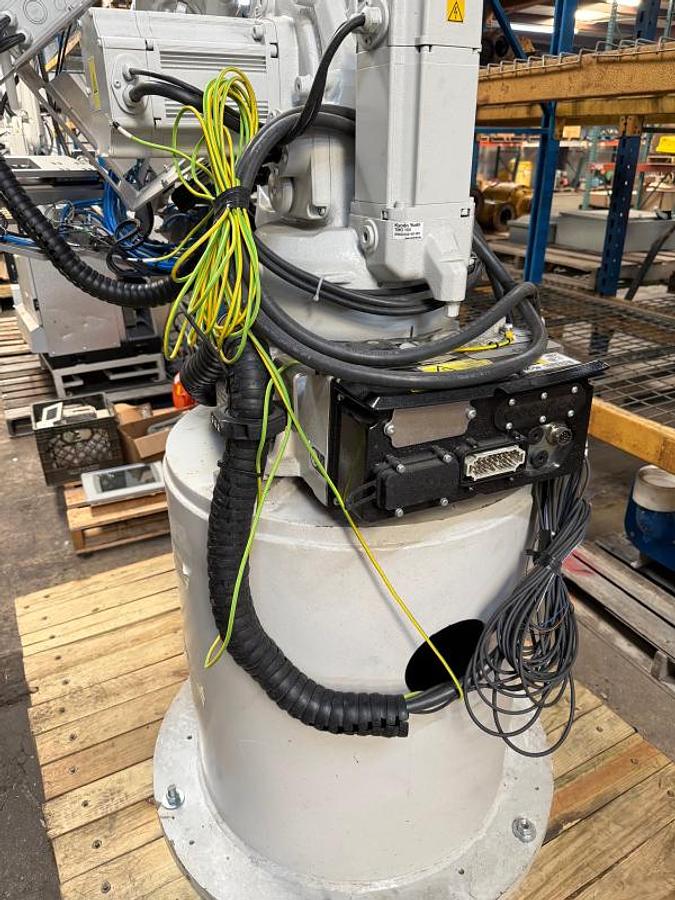 Used ABB IRB 4600-40/2.55 ROBOT 6 AXIS WITH IRC5 CONTROLLER NEW 2022 LIKE NEW
