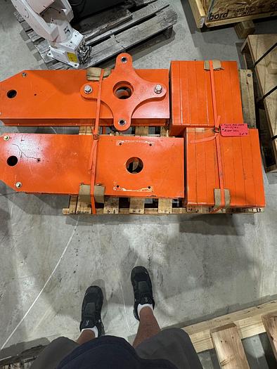 Used FANUC ARC MATE 120iD/12L, DUAL ARM, NEVER USED, R30iB PLUS, LINCOLN R450 WELDING POWER SUPPLY, TILT TURN POSITIONER