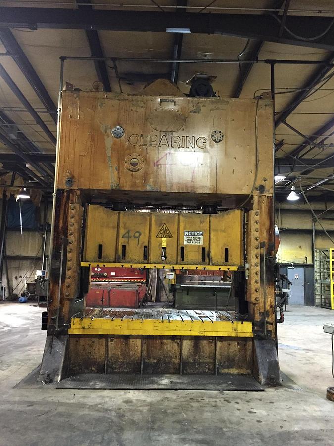 Used USI CLEARING S4-300-144-72 SSDC PRESS 300 TON CAPACITY