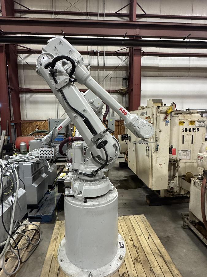 Used ABB IRB 4600-40/2.55 ROBOT WITH IRC5 6 AXIS ROBOT PAYLOAD 40 KG REACH 2550 MM NEW 2022