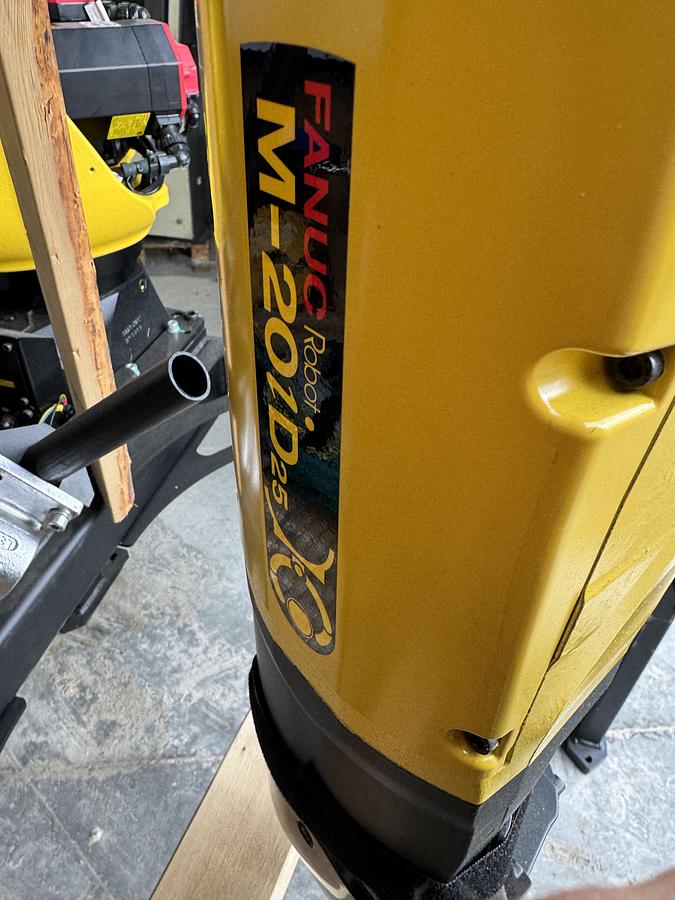 Used FANUC M-20iD/25 ROBOT WITH R-30iB PLUS CONTROLLER, PENDANT, CABLES.  NEVER IN PRODUCTION!