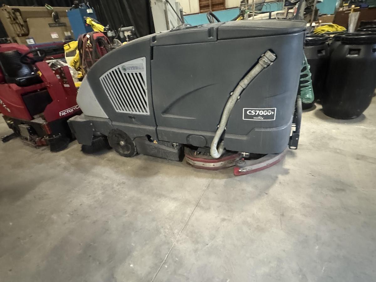 Used NAUTILUS HYBRID POWER BOSS CS7000 48D FLOOR SCRUBBER 2023
