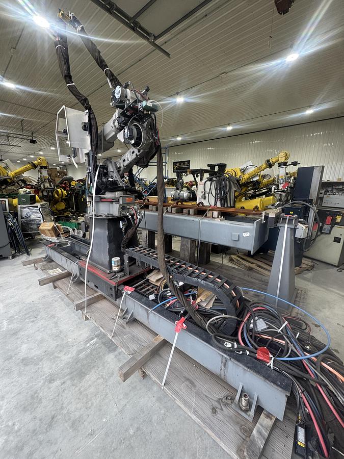 Used MOTOMAN EA1900N MIG WELDING CELL WITH TRUNNION AND 7TH AXIS RTU FOR SALE