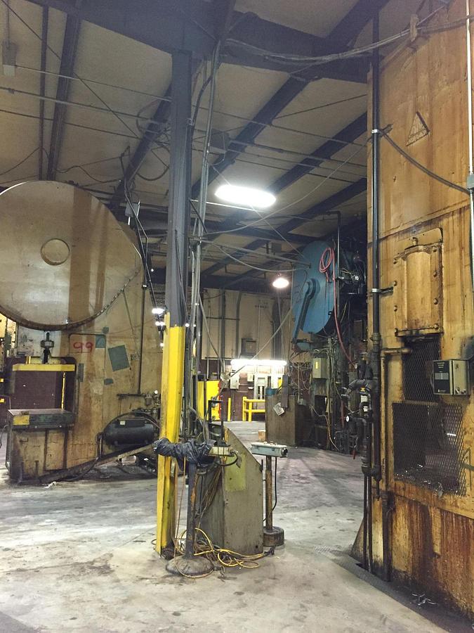 Used USI CLEARING S4-300-144-72 SSDC PRESS 300 TON CAPACITY