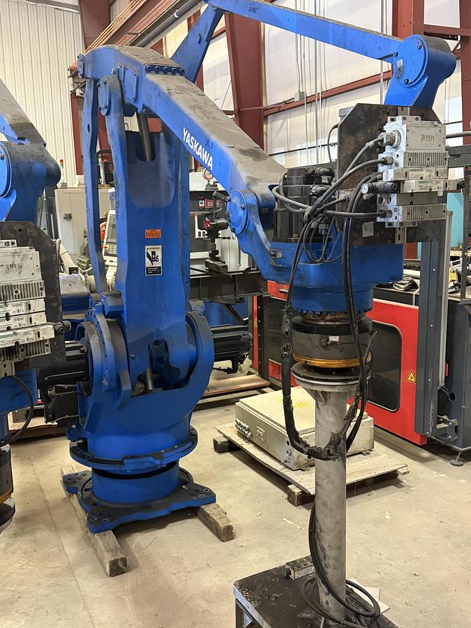 Used YASKAWA MOTOMAN MPL160II 4 AXIS PALLETIZING ROBOT WITH DX200 CONTROLLER