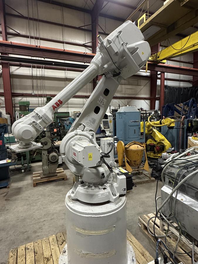 Used ABB IRB 4600-40/2.55 ROBOT WITH IRC5 6 AXIS ROBOT PAYLOAD 40 KG REACH 2550 MM NEW 2022