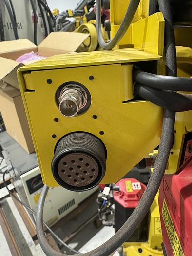 Used FANUC M-20iA/35M 6 AXIS ROBOT WITH R-30iB PLUS CONTROL WITH 4 HOURS USE PAYLOAD 35 KG X 1813 MM REACH