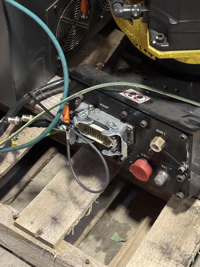 Used FANUC M-20iD/25 ROBOT WITH R-30iB PLUS CONTROLLER, PENDANT, CABLES.  NEVER IN PRODUCTION!