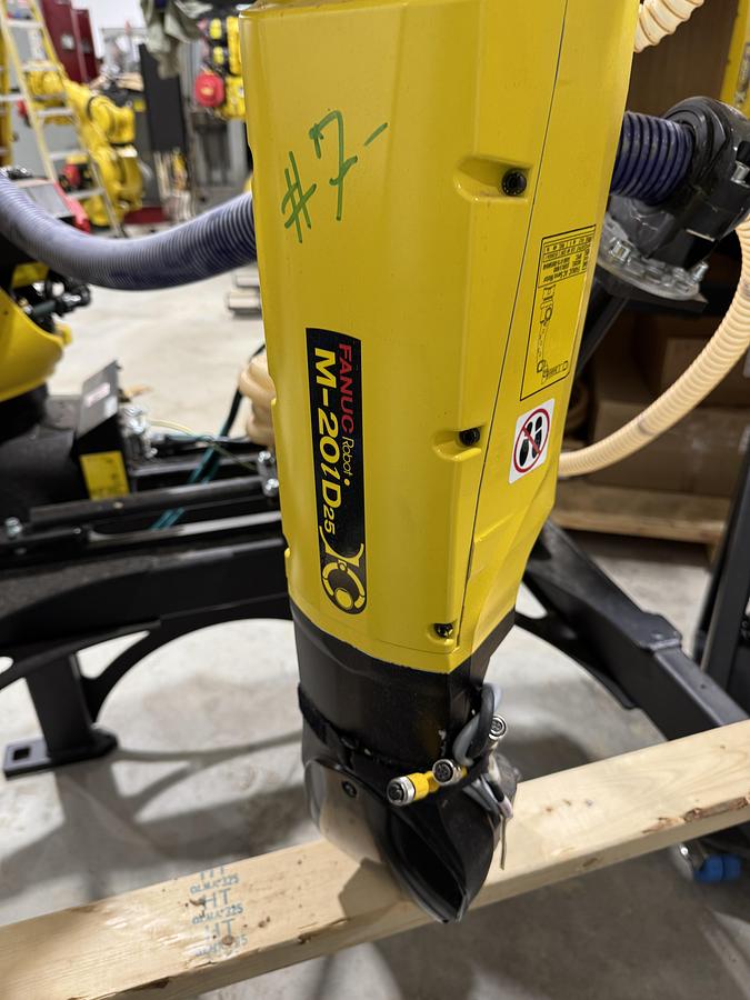 Used FANUC M-20iD/25 ROBOT WITH R-30iB PLUS CONTROLLER, PENDANT, CABLES.  NEVER IN PRODUCTION!
