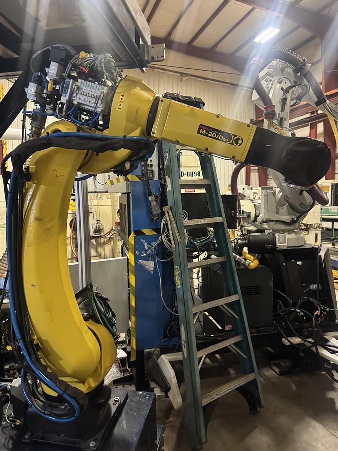 Used FANUC M-20iD/25 ROBOT WITH R-30iB PLUS CONTROLLER, PENDANT, CABLES.  NEVER IN PRODUCTION!