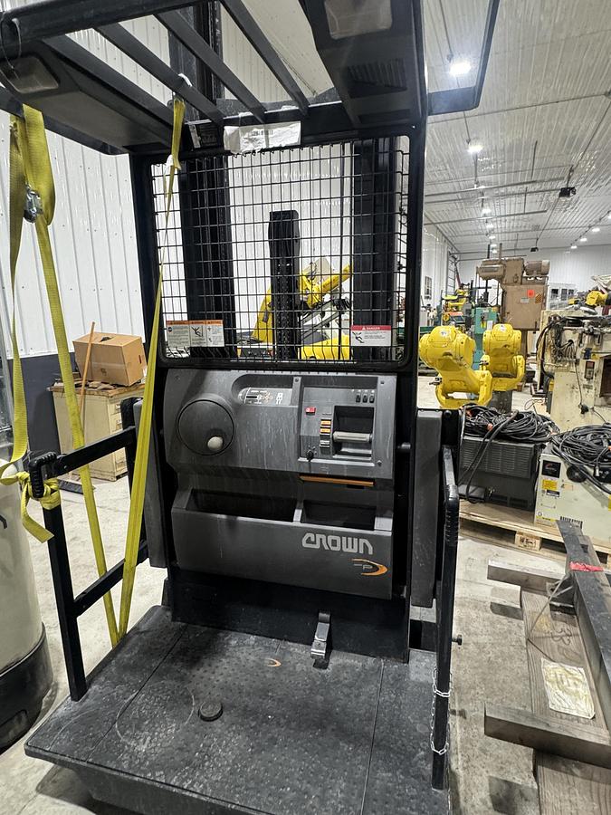 Used CROWN MODEL SP35020-30 ORDER PICKER NARROW ISLE ELECTRIC FORK LIFT