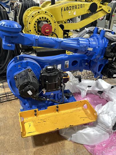 Used YASKAWA MOTOMAN MH80II 6 AXES ROBOT 80KG X 2061MM REACH WITH DX200 CONTROLLER