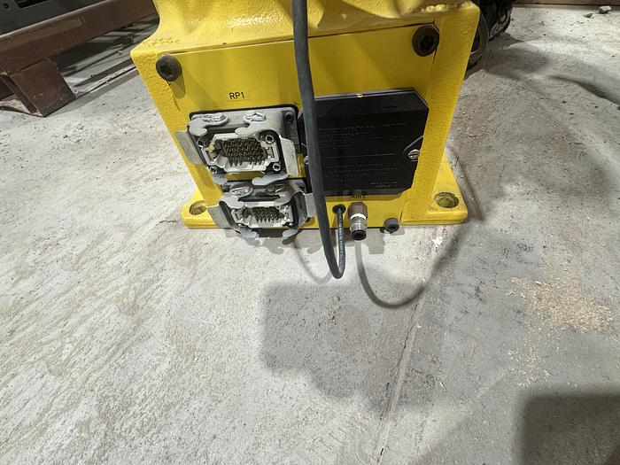 Used FANUC M16iB/20, WITH R30iA CONTROLLER, PENDANT, CABLES, UNDER 300 HOURS OF USE