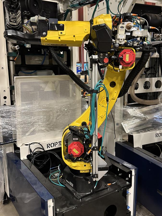Used FANUC M-20iD/25 ROBOT WITH R-30iB PLUS CONTROLLER, PENDANT, CABLES.  NEVER IN PRODUCTION!