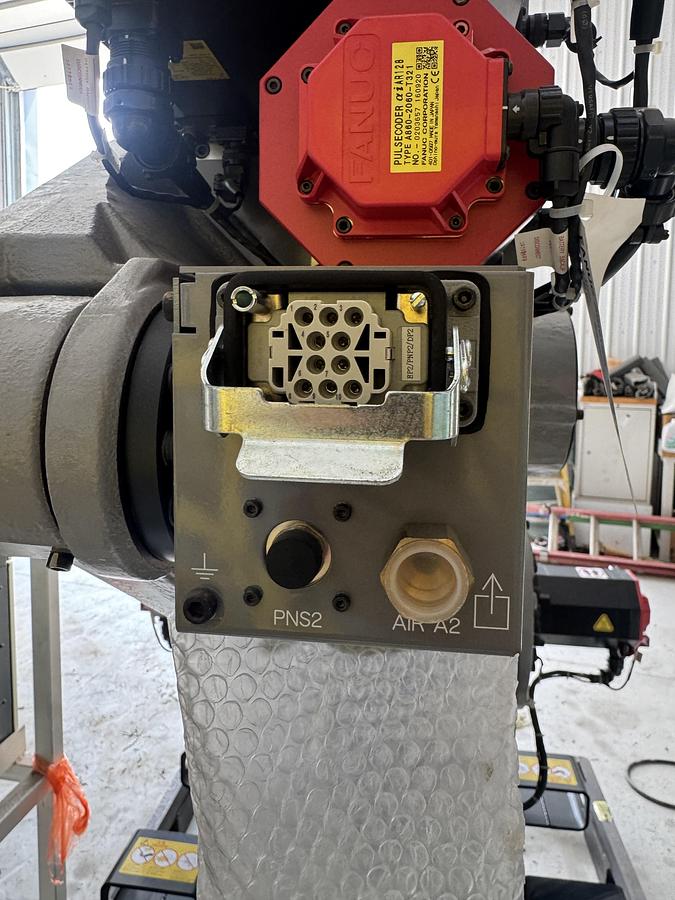 Used Used Fanuc M-900iB/280 6 Axis Industrial Robot With R-30iB Control