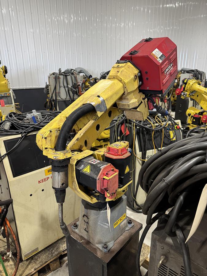 Used FANUC ARC MATE 100iC 6 AXIS MIG WELDING ROBOT WITH R-30iA CONTROL