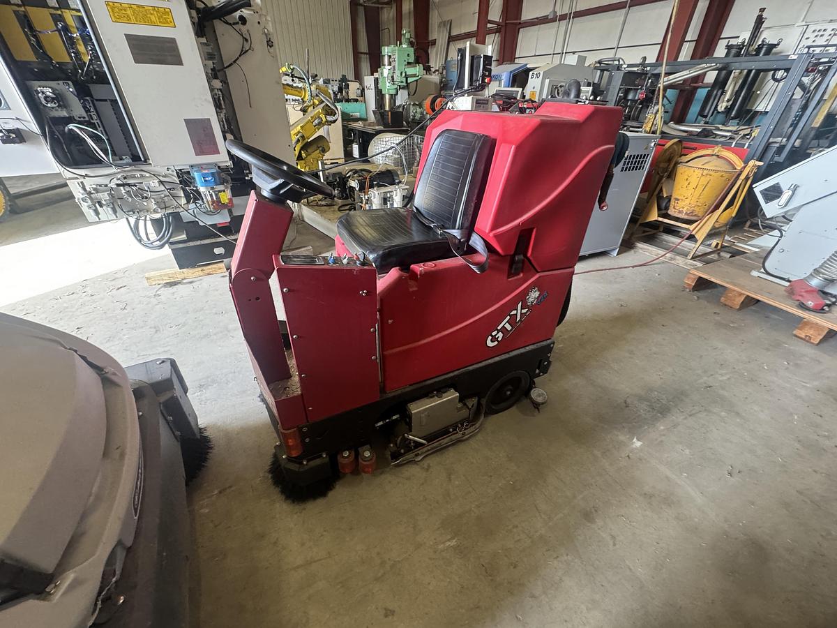 Used FACTORY CAT GTX RIDE ON FLOOR SCRUBBER LIKE NEW