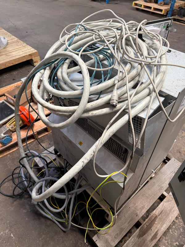 Used ABB IRB 4600-40/2.55 ROBOT 6 AXIS WITH IRC5 CONTROLLER NEW 2022 LIKE NEW