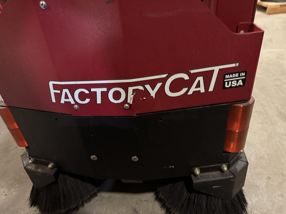 Used FACTORY CAT GTX RIDE ON FLOOR SCRUBBER LIKE NEW