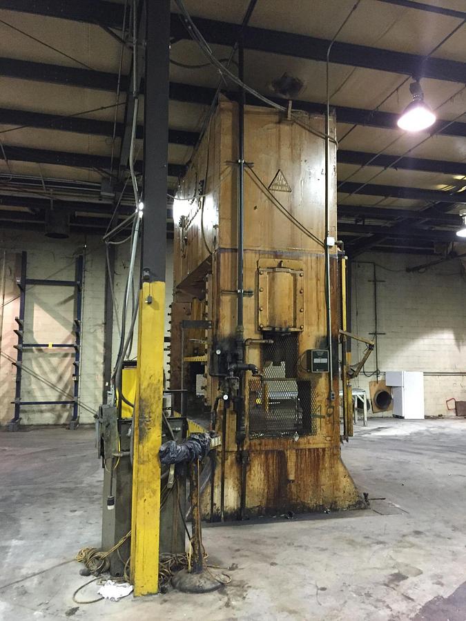 Used USI CLEARING S4-300-144-72 SSDC PRESS 300 TON CAPACITY